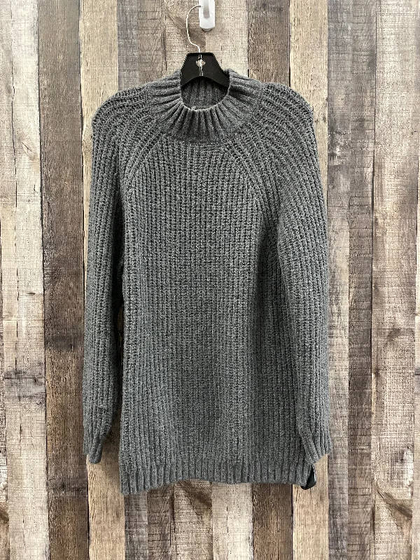 Grey Sweater Universal Thread, Size S