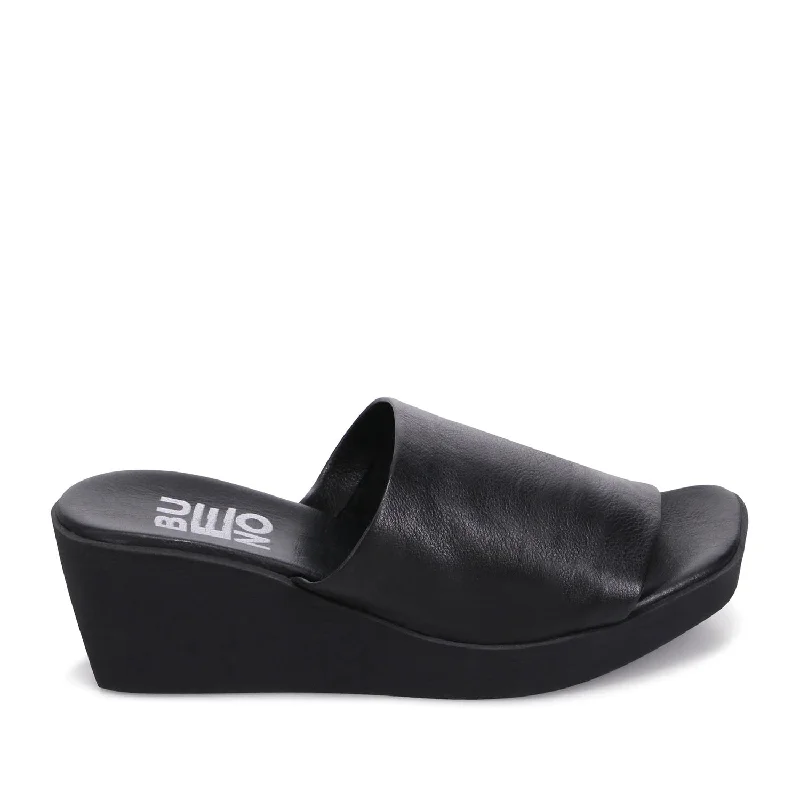 Bueno Women's Finley Platform Sandal in Black