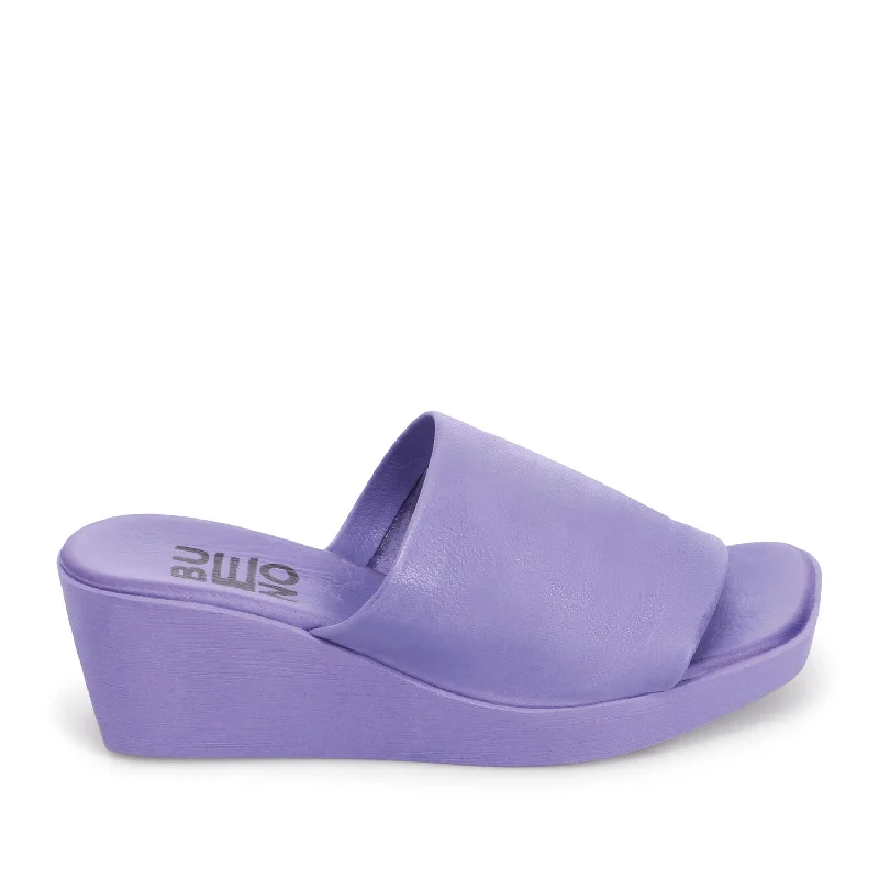 Bueno Women's Finley Platform Sandal in Lavender